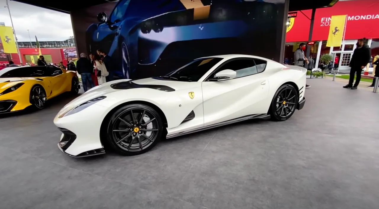 Ferrari 812 Competizione (2021–2024)