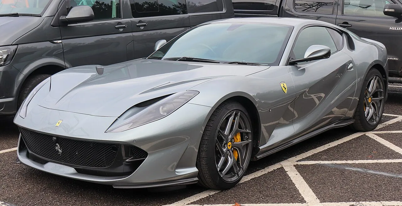 Ferrari 812 Superfast (2017–2024)